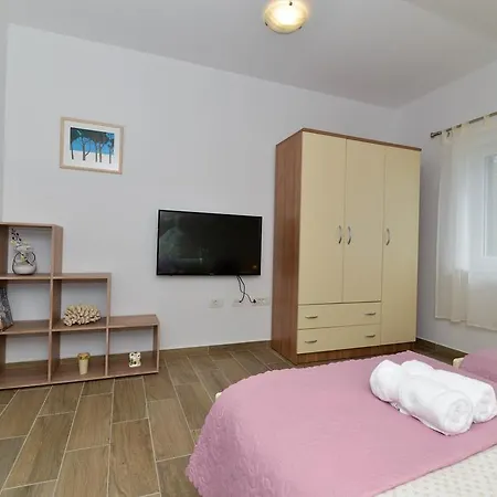 Arta Appartement *