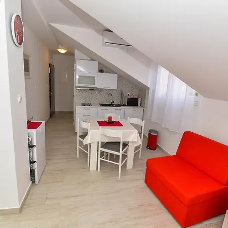 Apartment Arta *
