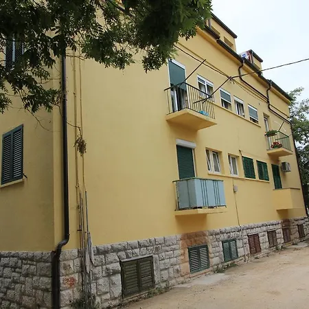 Arta Apartment *